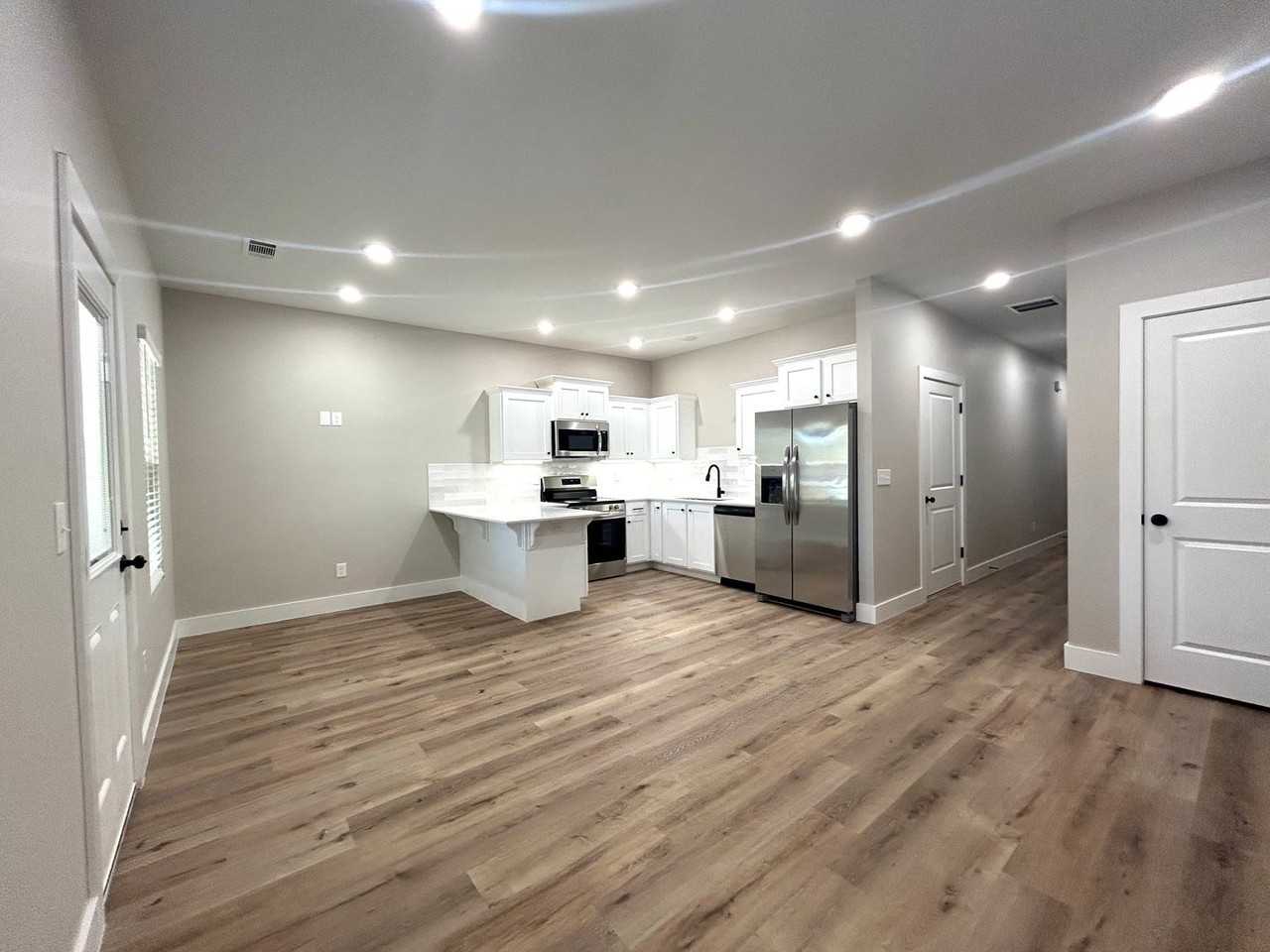 434 Blue Springs St - Photo 3 of 21