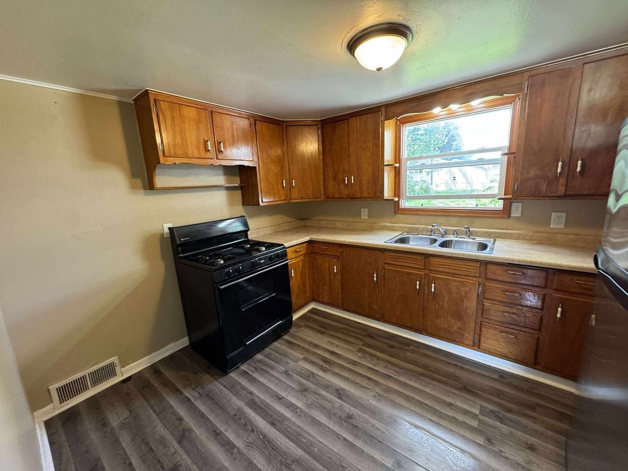 515 14th Ave - Photo 3 of 9