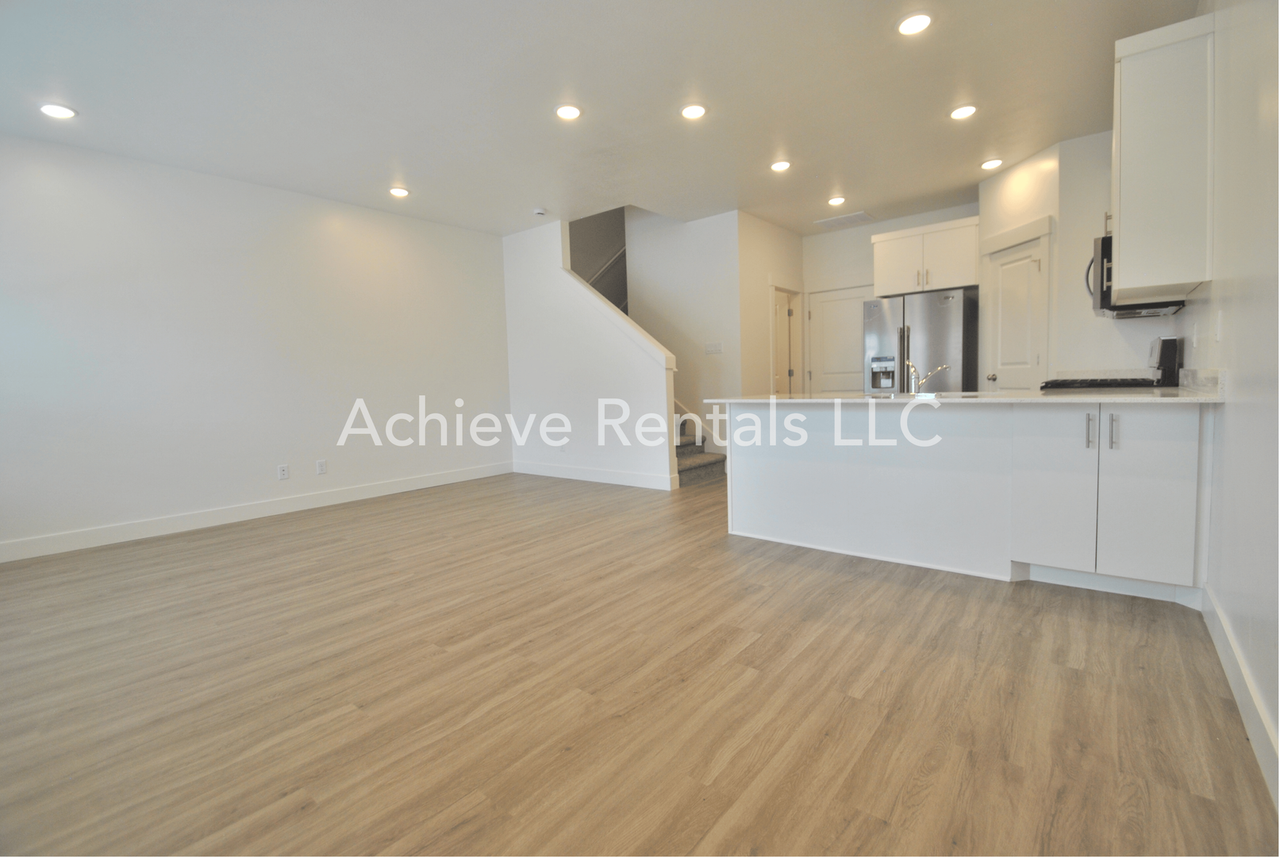 1149 W 1870 S - Photo 3 of 19