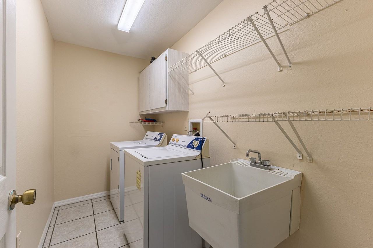 3733 Sw 1st Ave - Photo 7 of 16