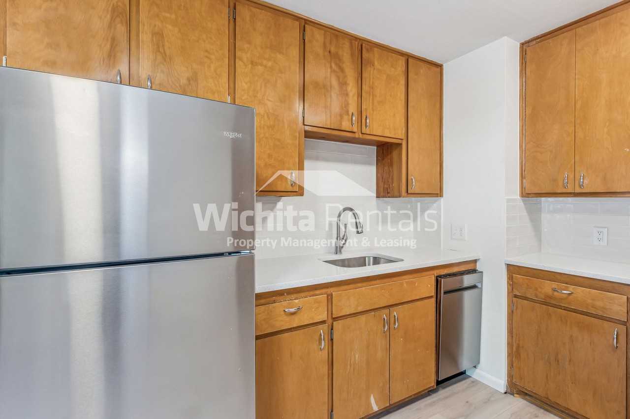 1809 N Gow St - Photo 6 of 15