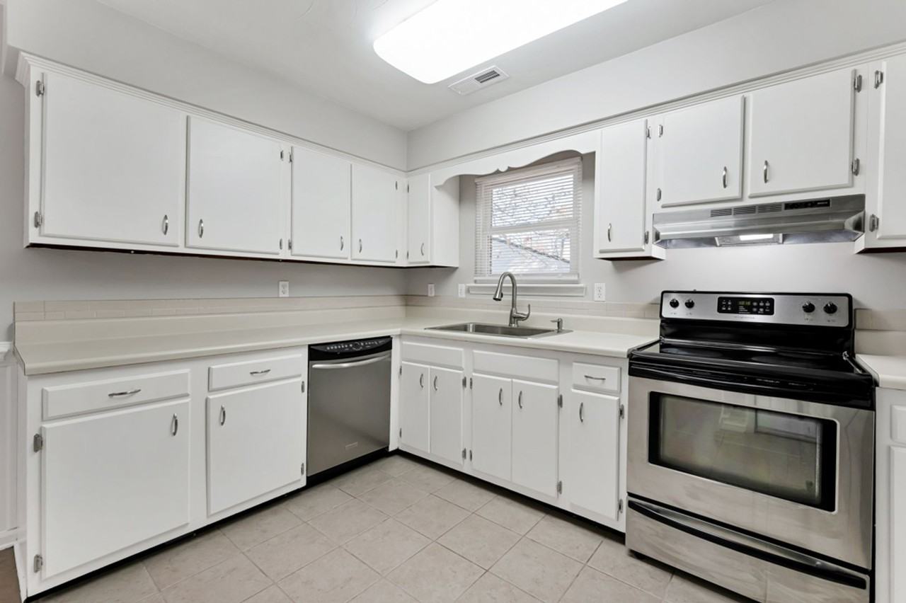 517 Norman Ln - Photo 2 of 33