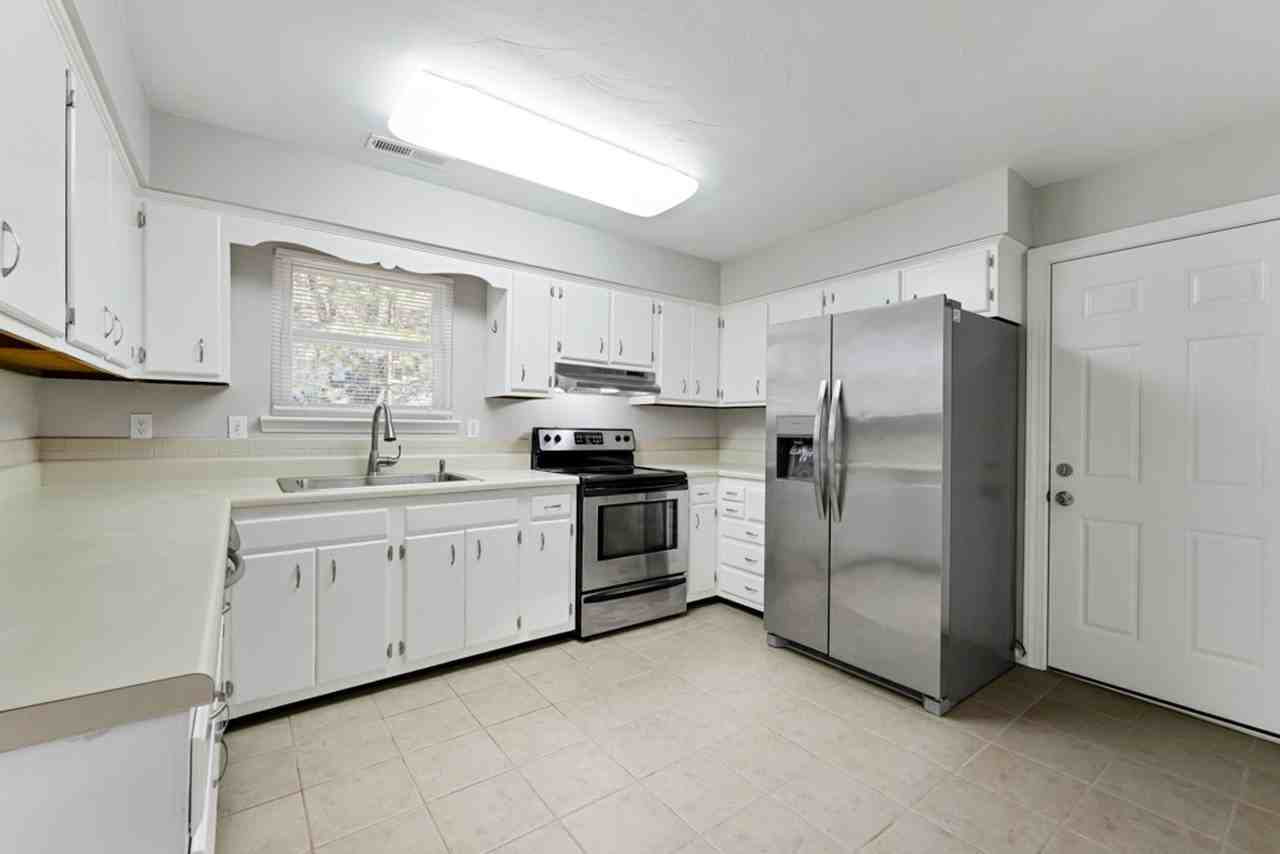 517 Norman Ln - Photo 3 of 33