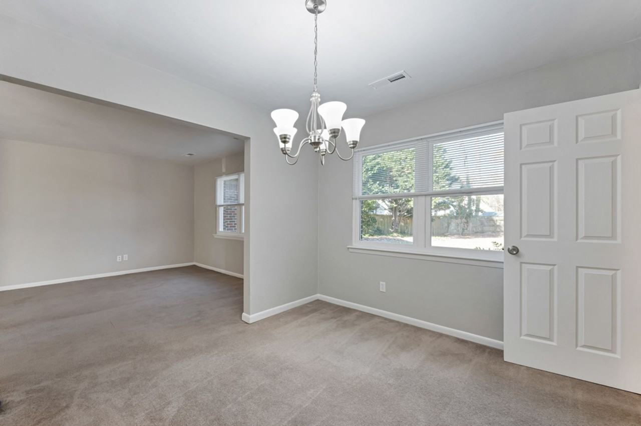 517 Norman Ln - Photo 4 of 33