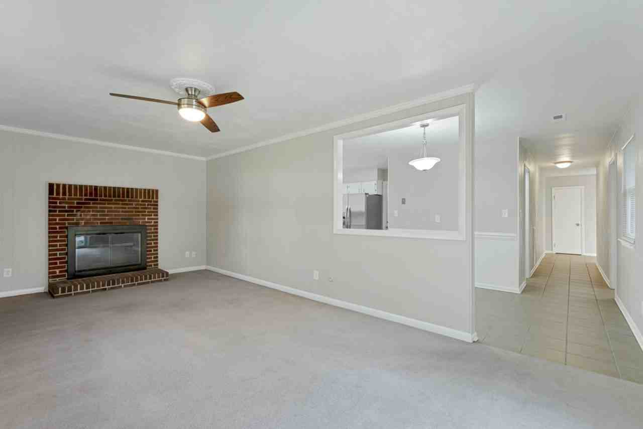 517 Norman Ln - Photo 5 of 33