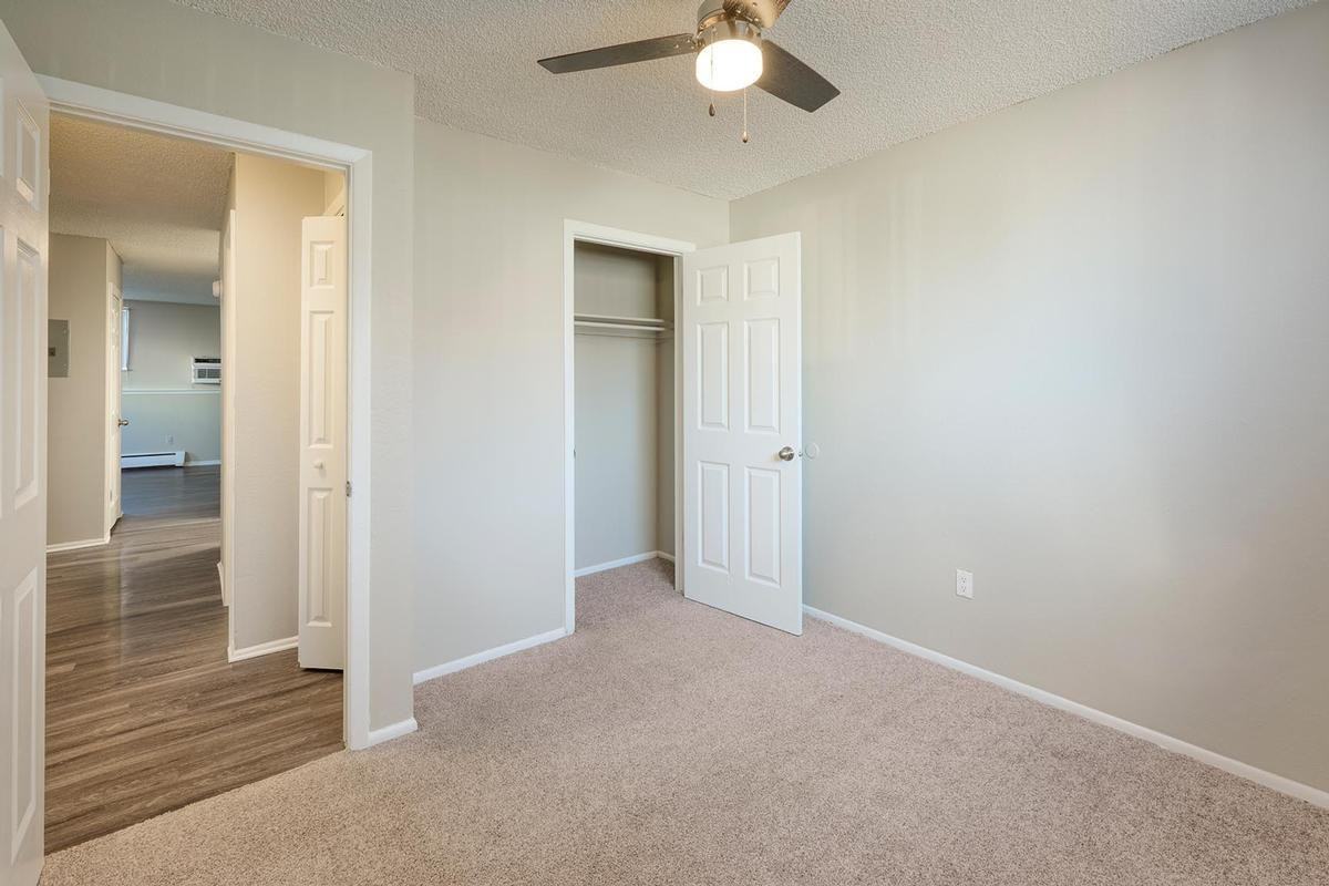 300 Russell Blvd - Photo 2 of 21