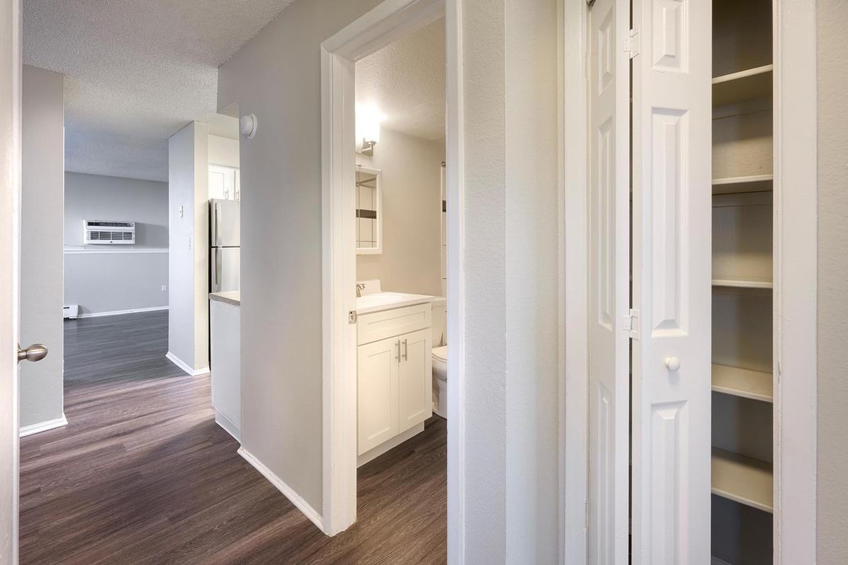 300 Russell Blvd - Photo 7 of 21