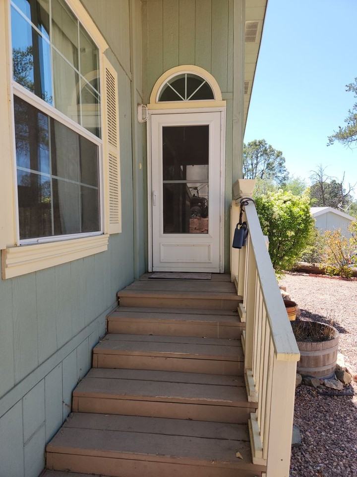 600 N Spruce Cir - Photo 2 of 24