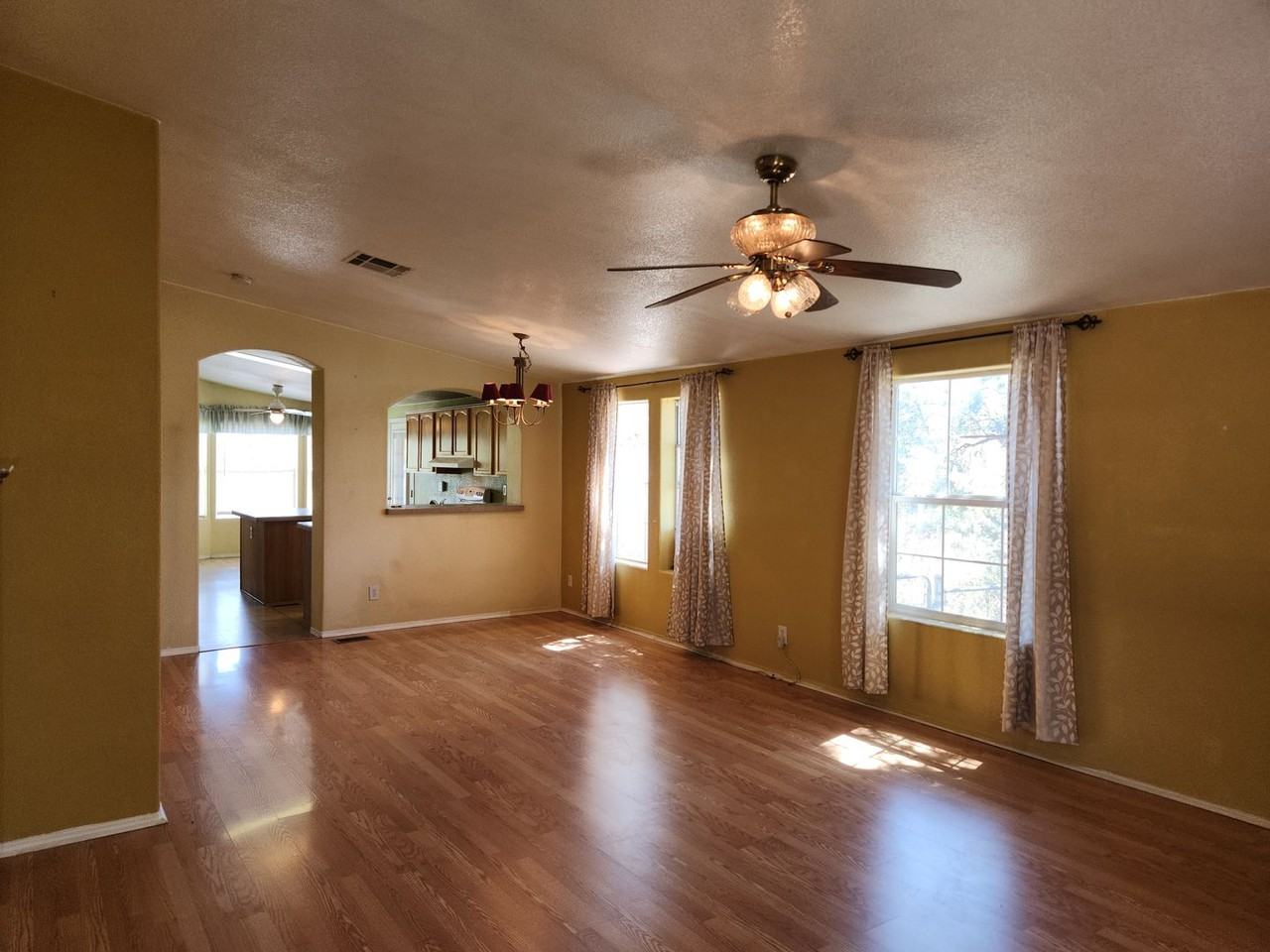 600 N Spruce Cir - Photo 3 of 24