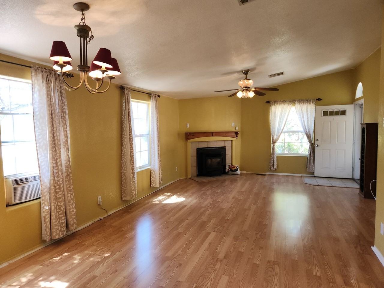600 N Spruce Cir - Photo 4 of 24