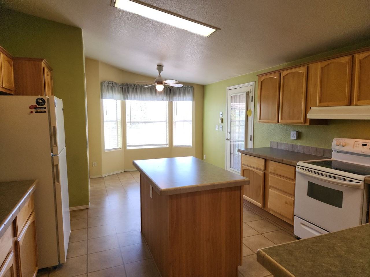 600 N Spruce Cir - Photo 6 of 24