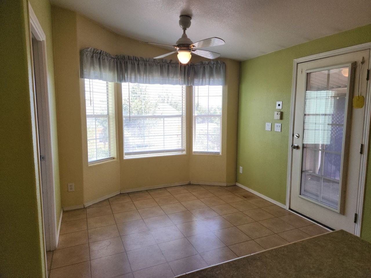 600 N Spruce Cir - Photo 7 of 24