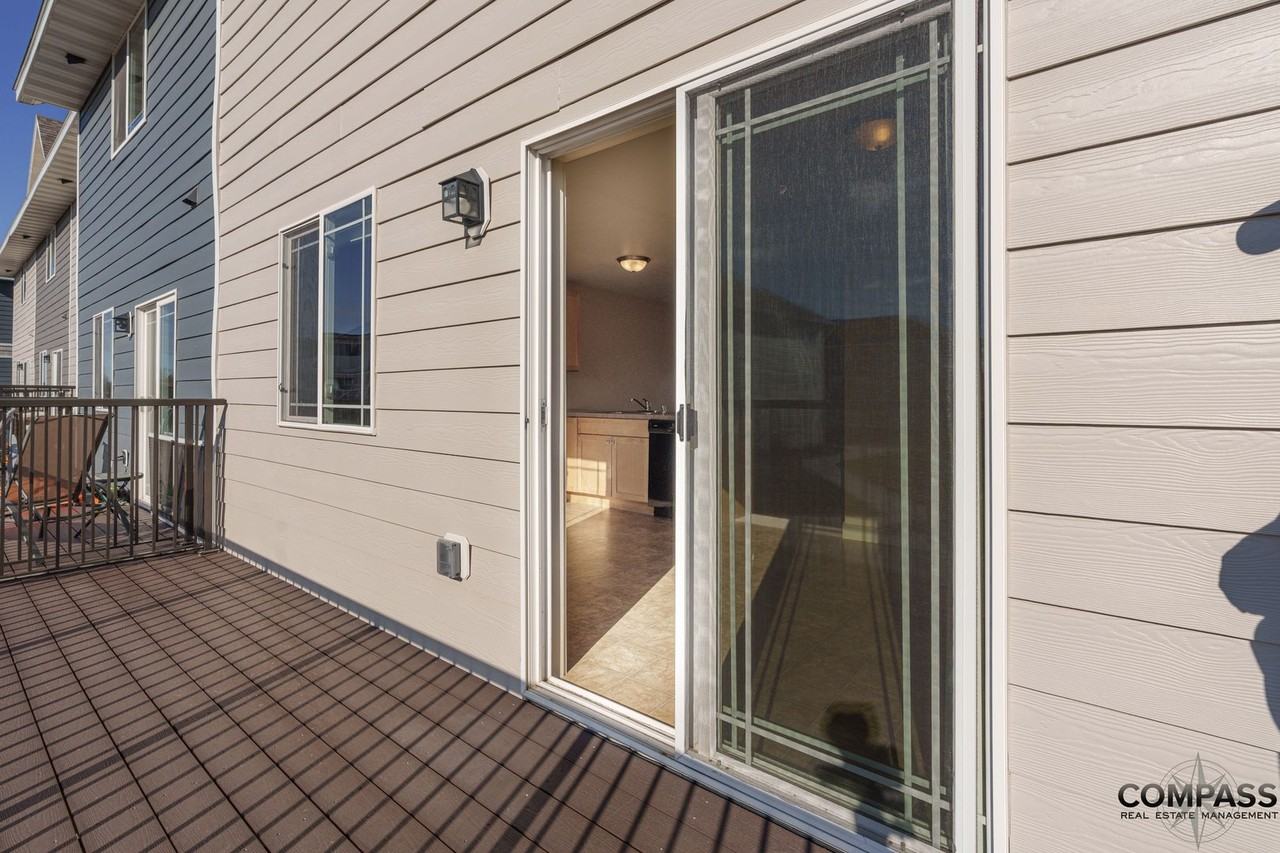 1037 W Macarthur Ave - Photo 5 of 25