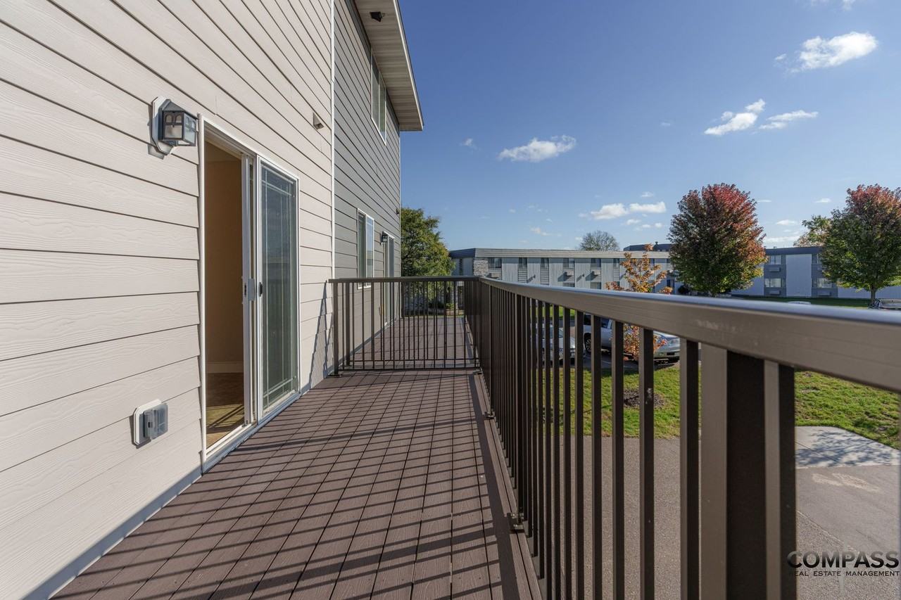 1037 W Macarthur Ave - Photo 6 of 25