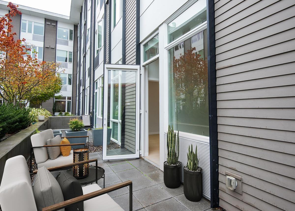 2625 E Burnside St - Photo 2 of 23