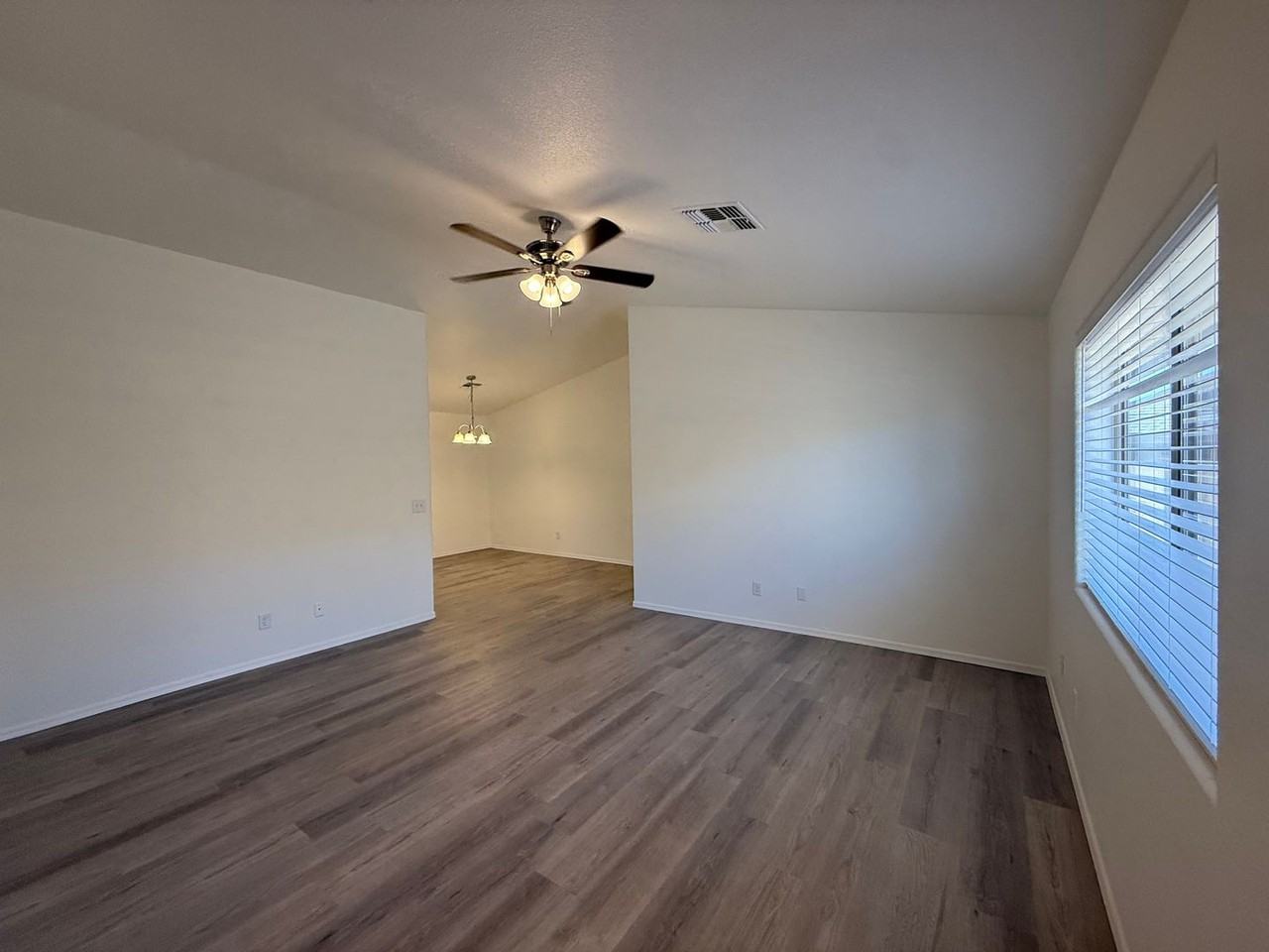 3665 N Kenneth Rd - Photo 5 of 15