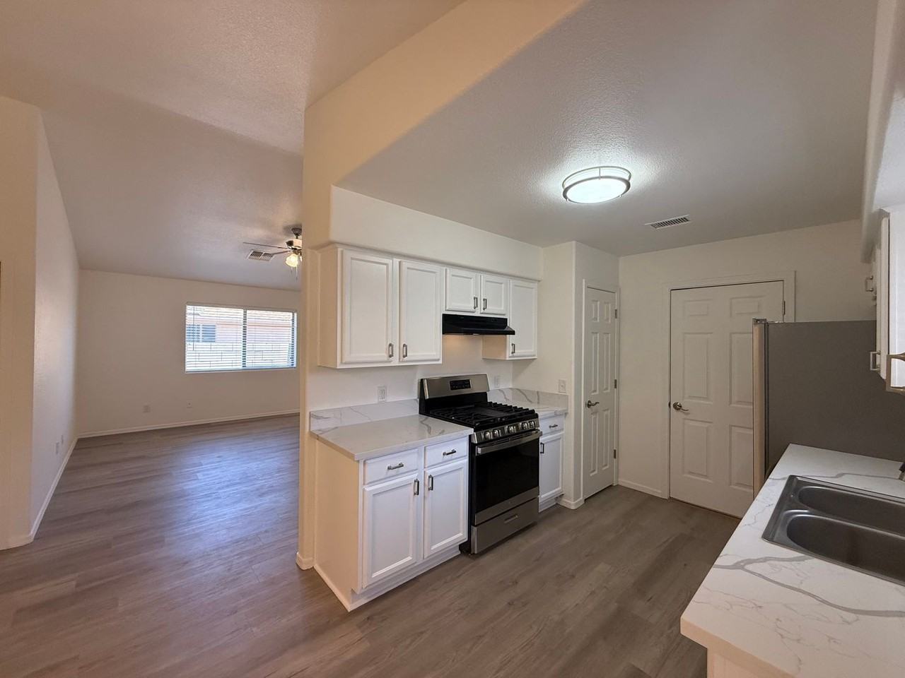 3665 N Kenneth Rd - Photo 6 of 15
