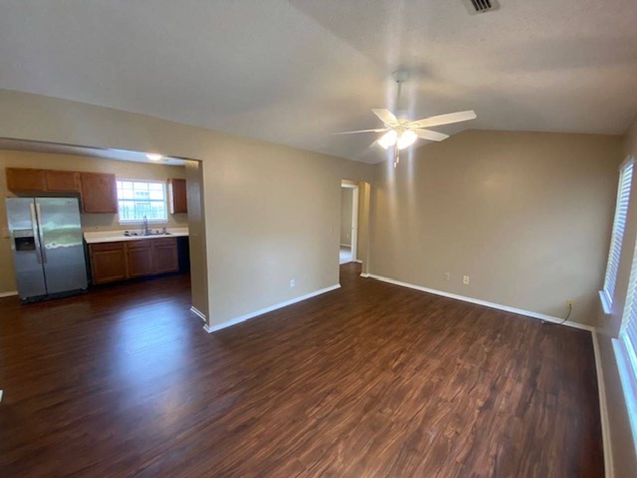 320 E Evergreen Ln - Photo 2 of 11