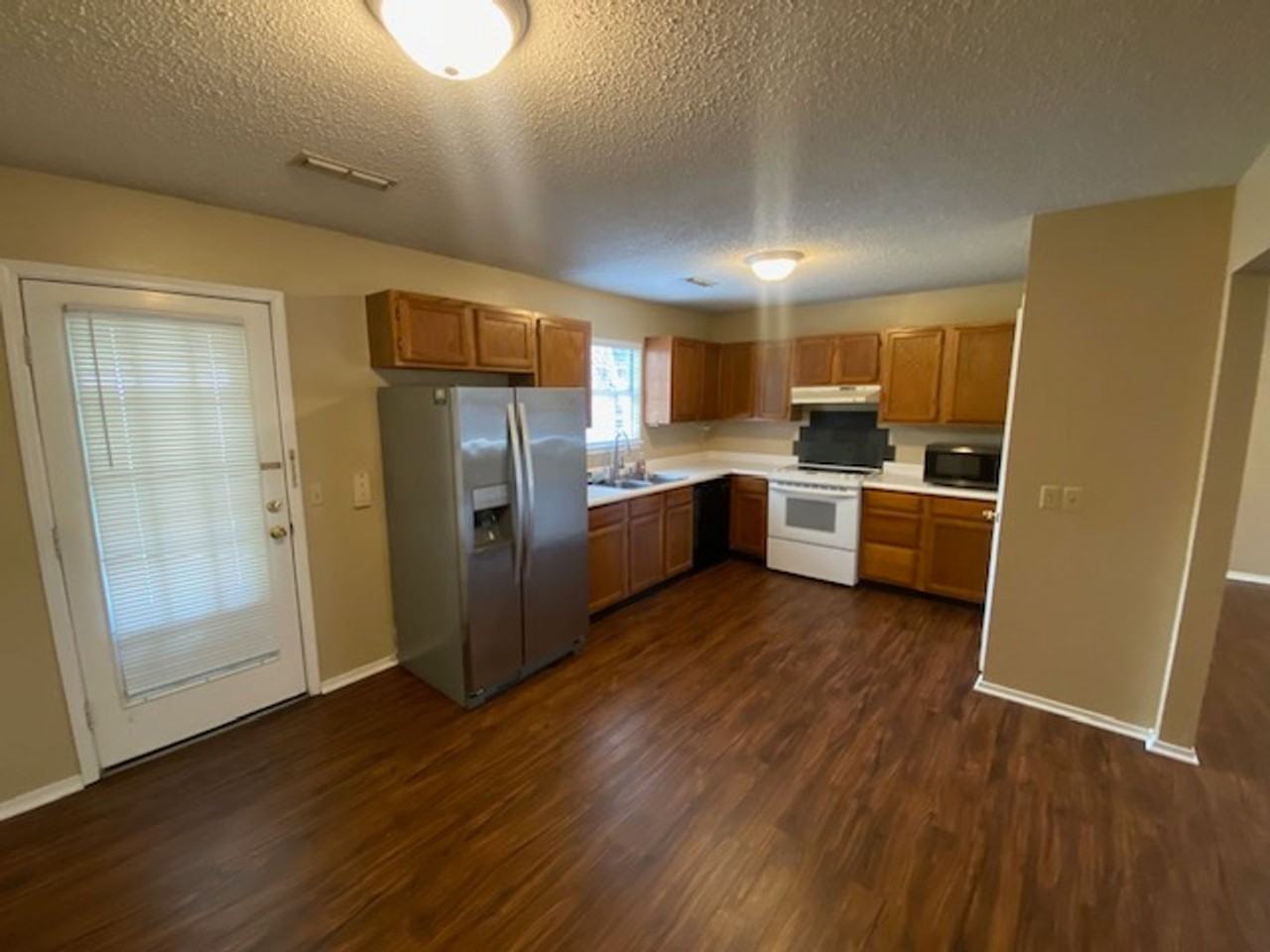 320 E Evergreen Ln - Photo 4 of 11