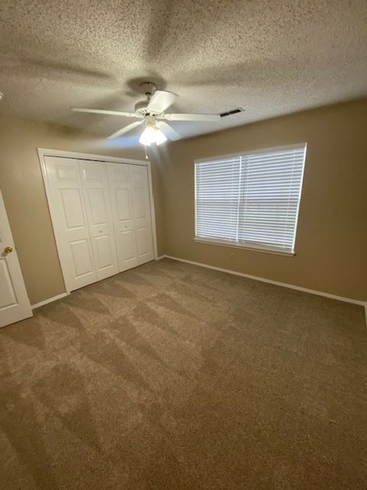 320 E Evergreen Ln - Photo 6 of 11