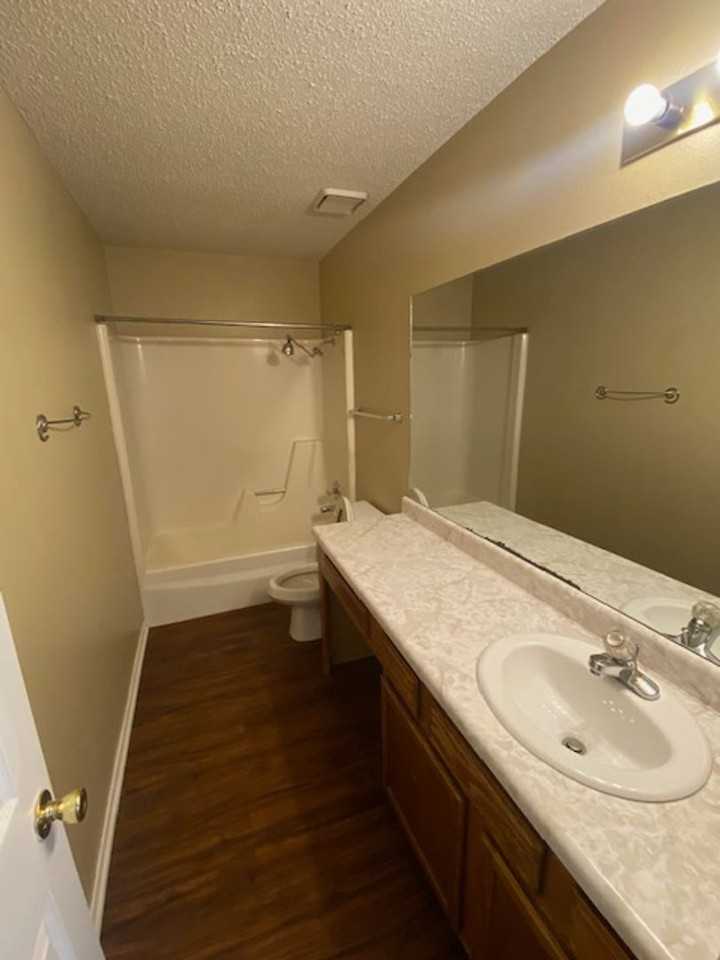 320 E Evergreen Ln - Photo 7 of 11
