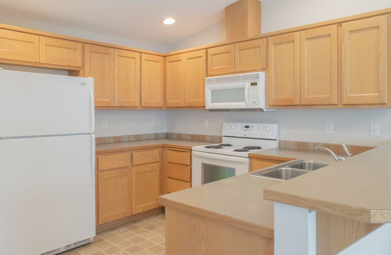 8719 52nd Ave Ne - Photo 2 of 11