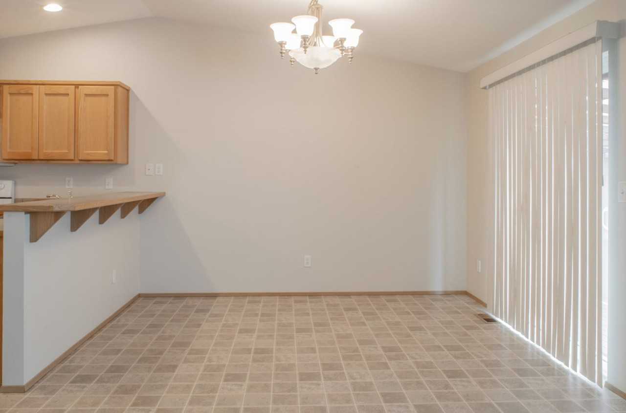 8719 52nd Ave Ne - Photo 3 of 11