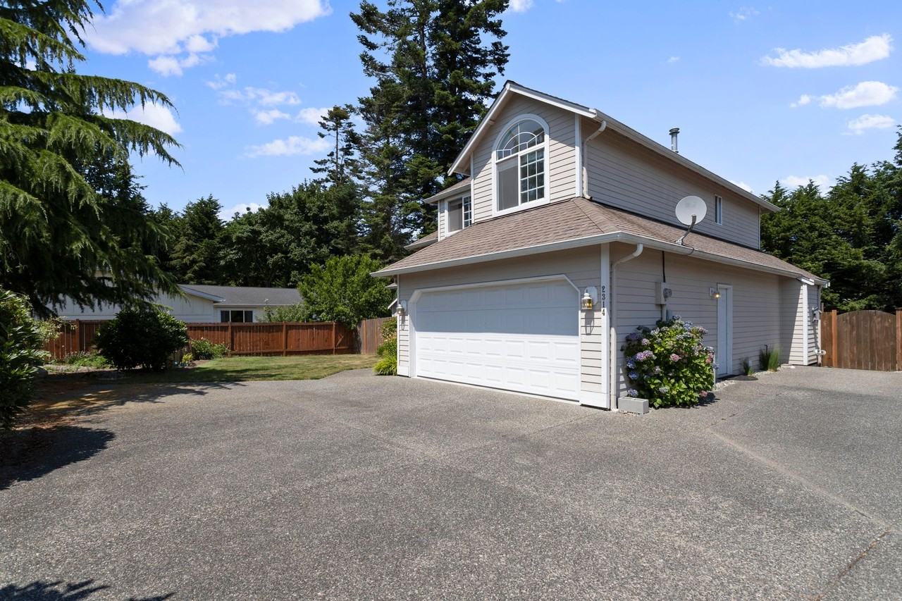 2314 37th Ct - Photo 3 of 30