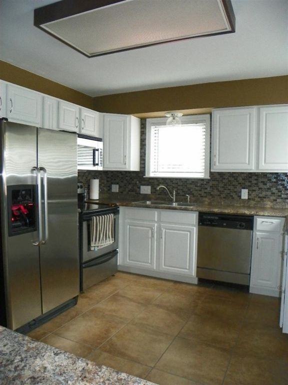 1209 Arthur Ct - Photo 3 of 19