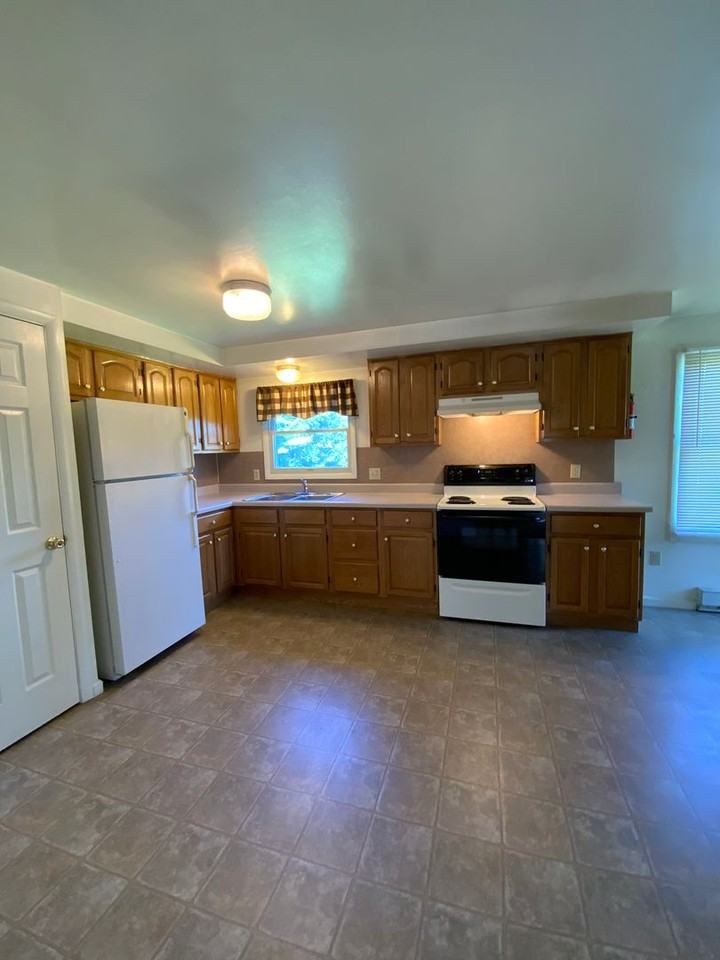 390 Pine Grove Rd - Photo 3 of 11