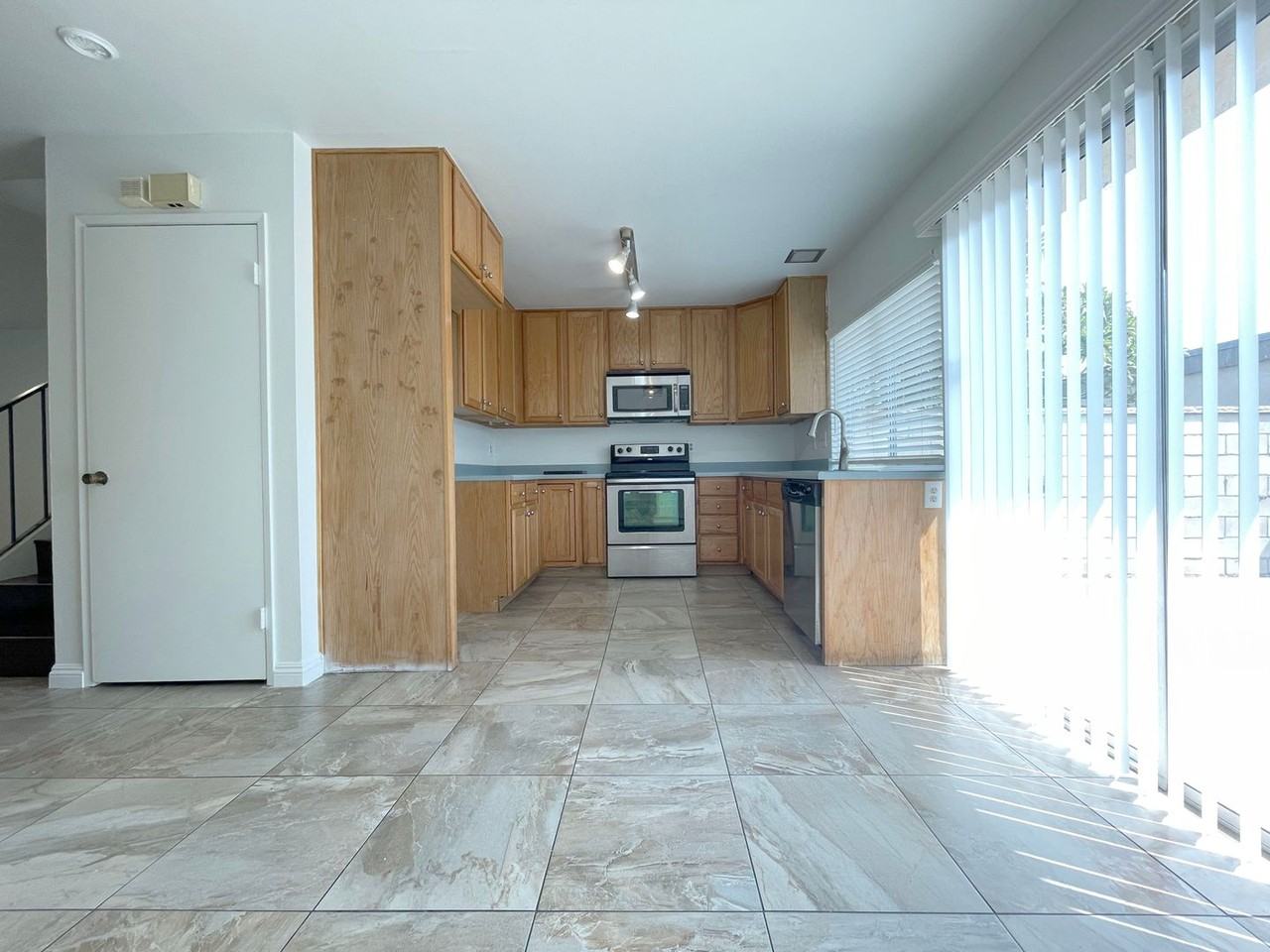 631 W Alton Ave #B - Photo 3 of 21