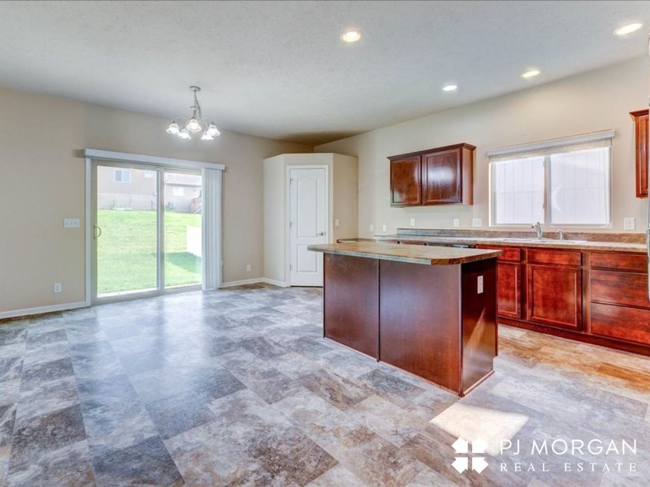 18726 Birchwood Ave - Photo 2 of 20