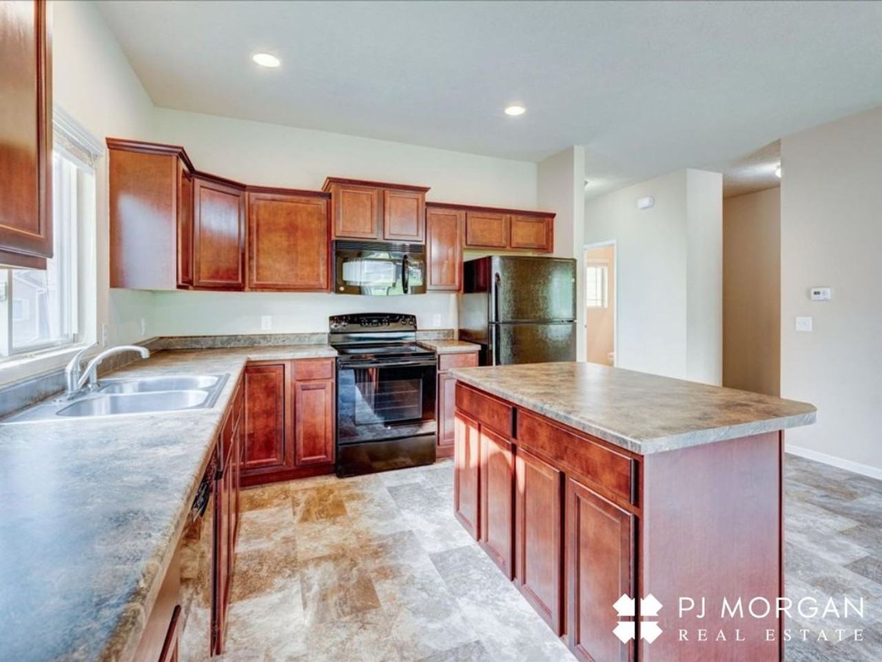 18726 Birchwood Ave - Photo 4 of 20