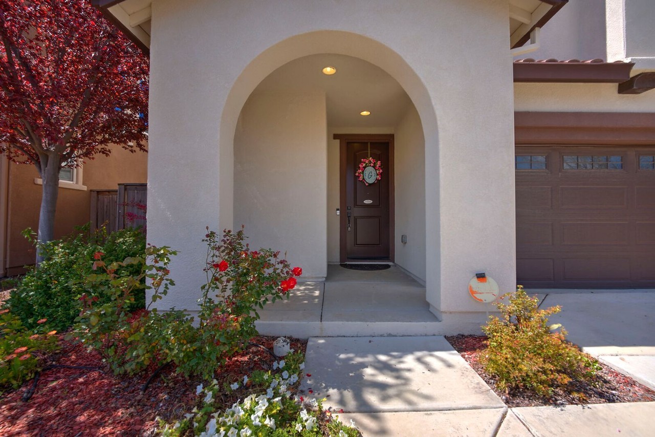1175 Dartmouth Cir - Photo 2 of 23