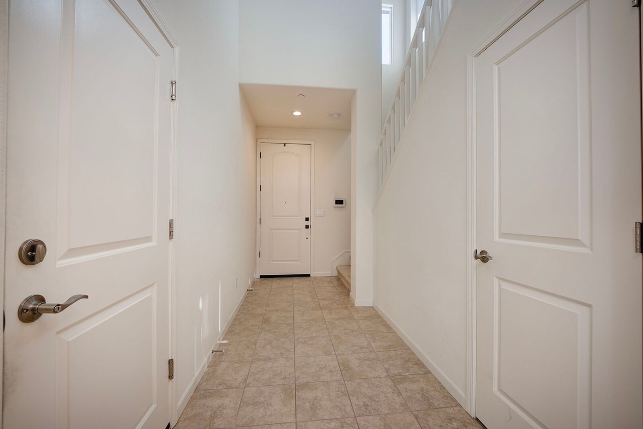 1175 Dartmouth Cir - Photo 3 of 23