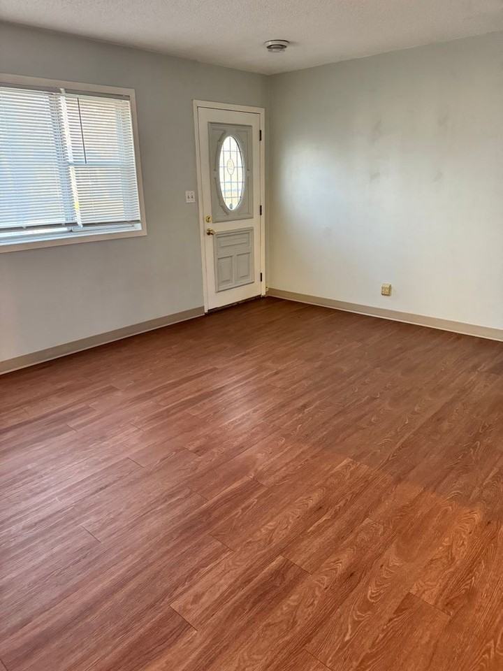1421 Pine St - Photo 3 of 8