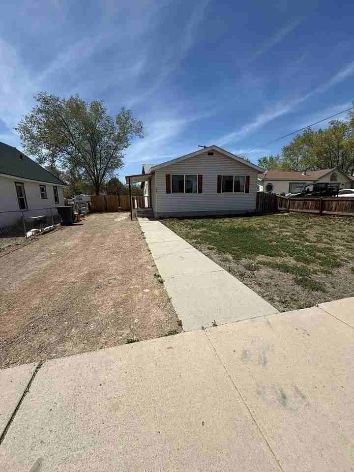 234 S 500 E - Photo 2 of 20