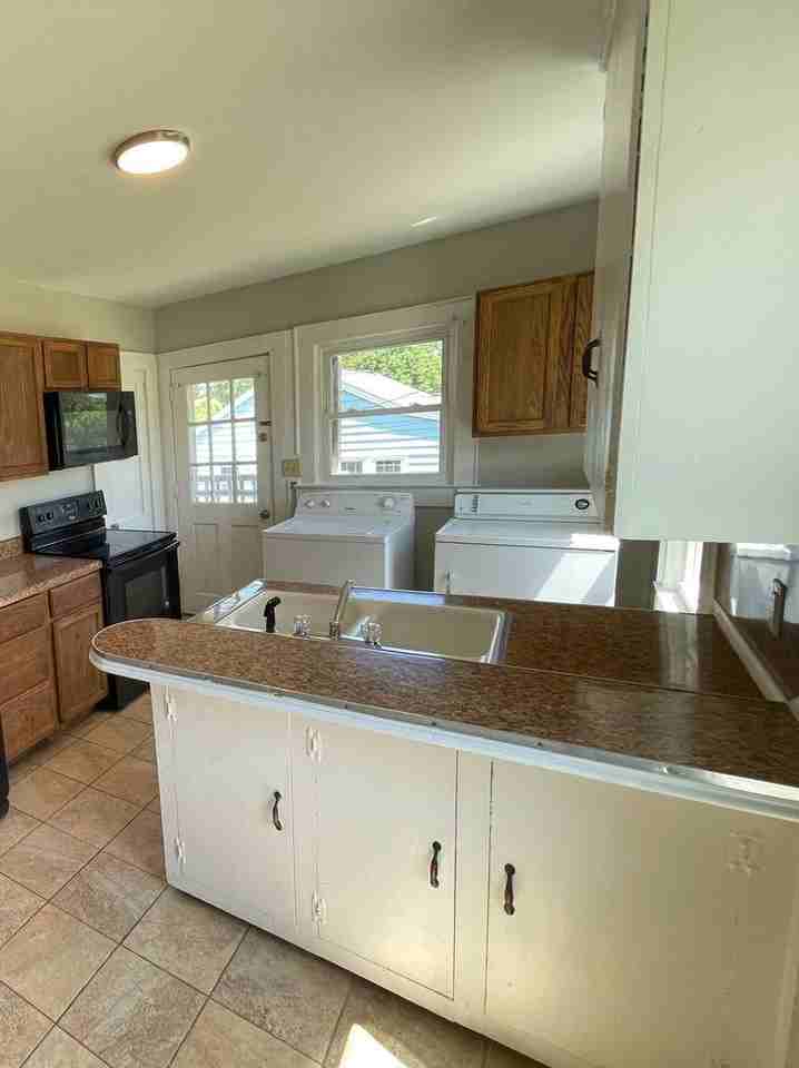825 Churchill Dr - Photo 5 of 11