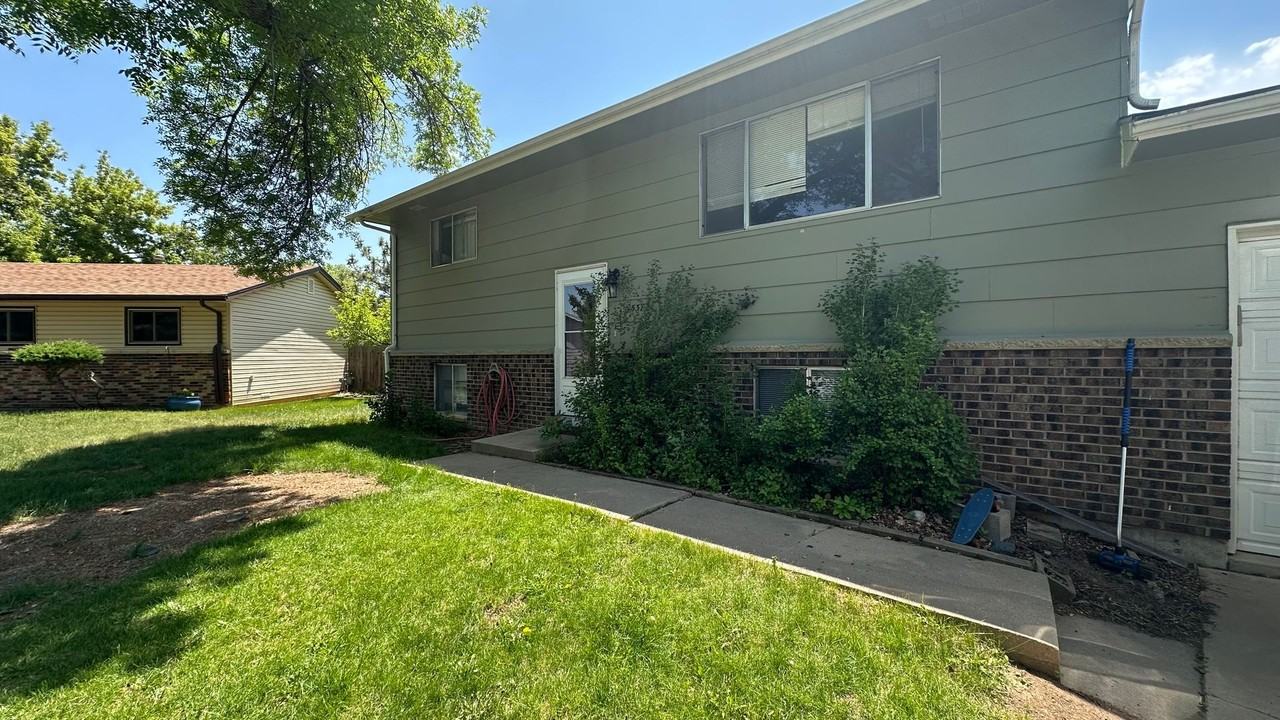 2537 Timber Ct - Photo 2 of 24