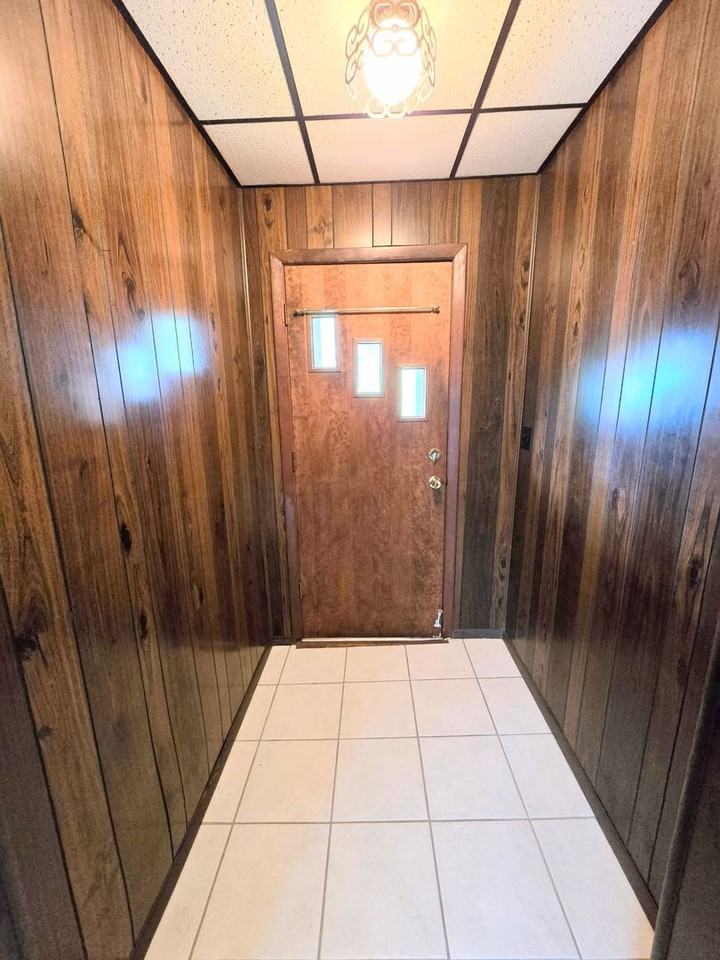 817 E Monroe St - Photo 2 of 10