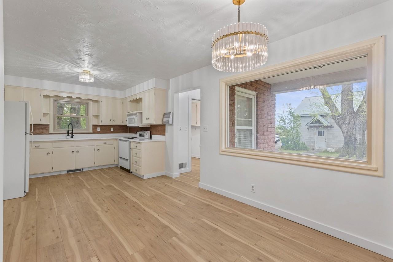 488 N 2400 E - Photo 4 of 37