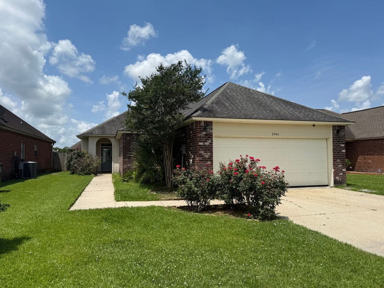 2944 Nicholson Lake Dr - Photo 2 of 23