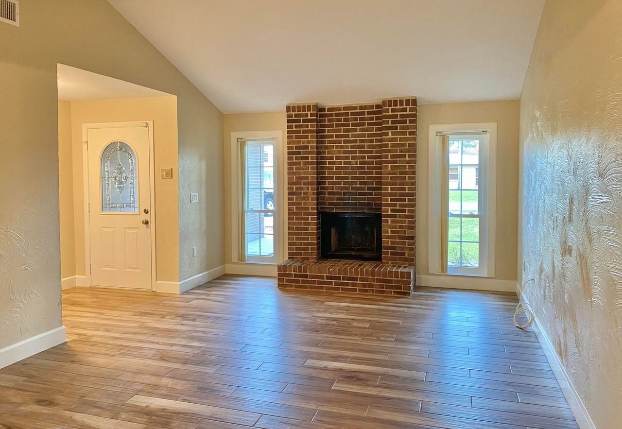 3842 Featherwood Trl - Photo 3 of 19