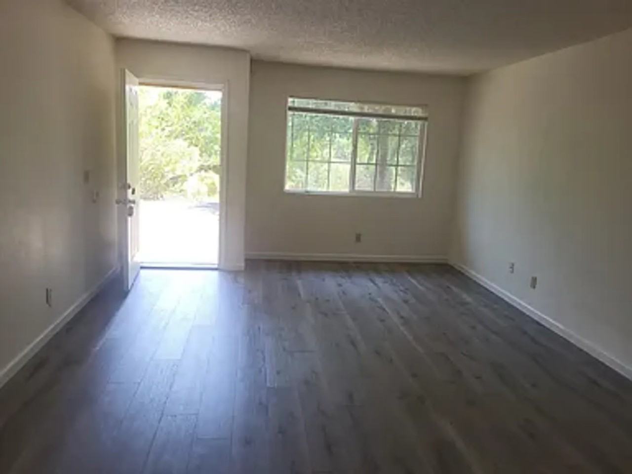 2120 Rosamond St - Photo 2 of 8