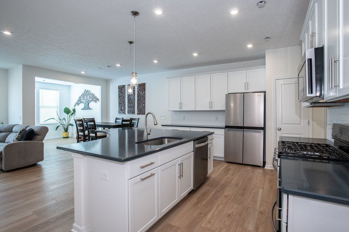 27845 Birchwood Ct - Photo 3 of 21