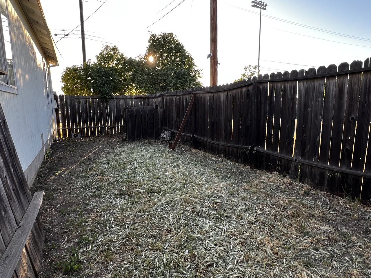 454 School St - Photo 2 of 11