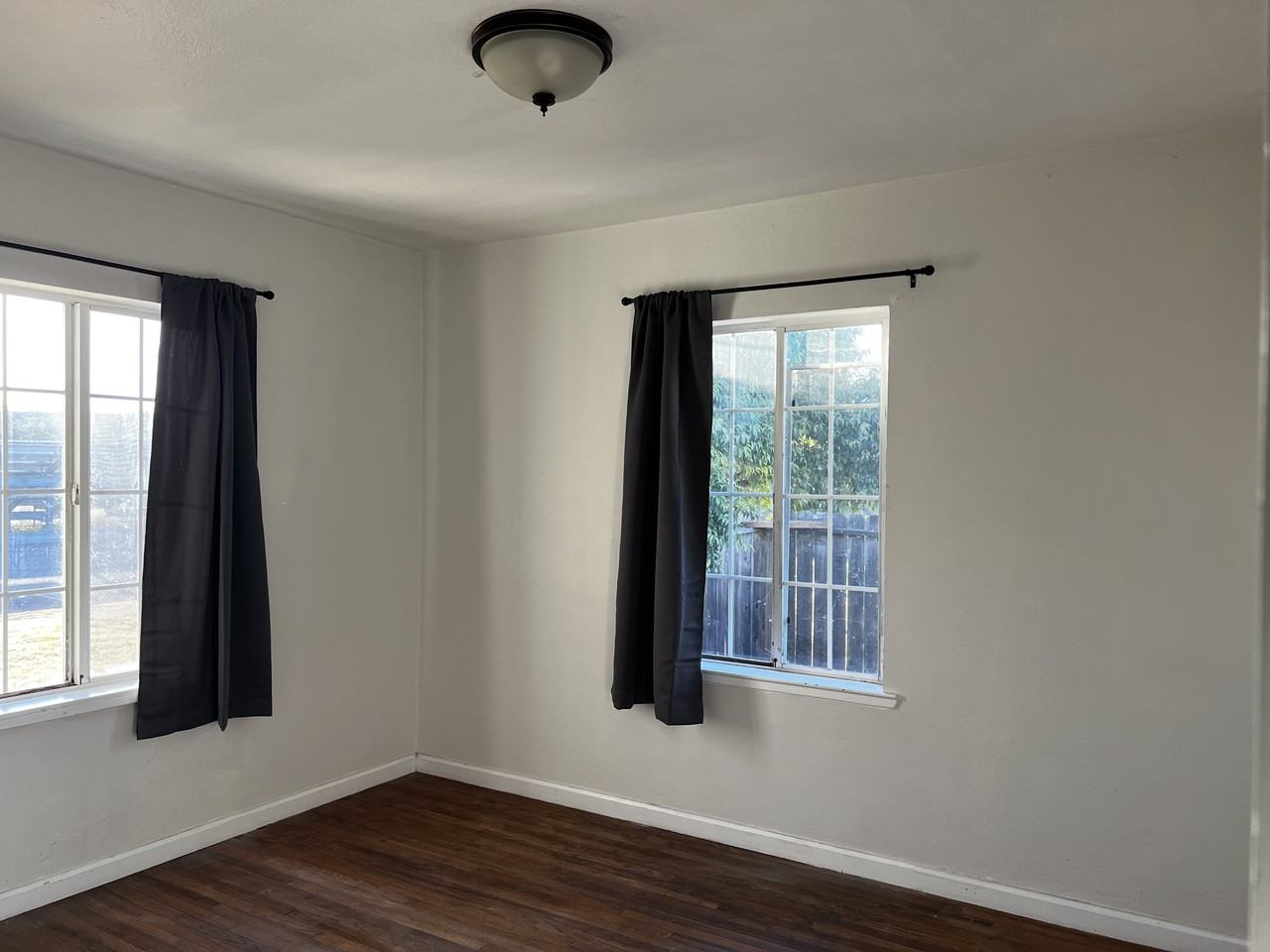 454 School St - Photo 3 of 11