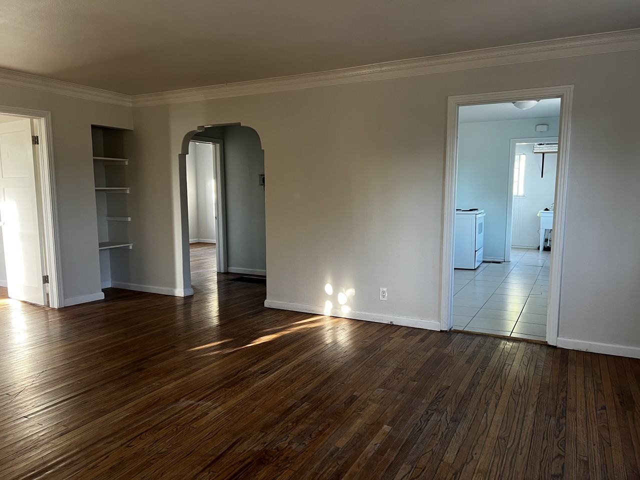454 School St - Photo 6 of 11