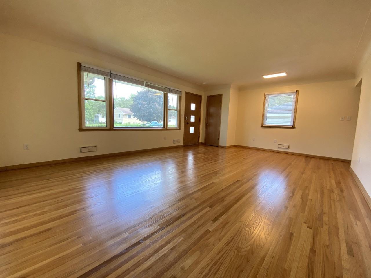 2215 15th Ave Nw - Photo 3 of 22