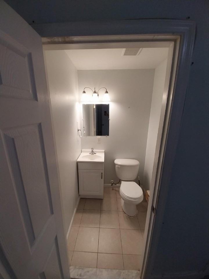 1007 N Madison St #B - Photo 2 of 8